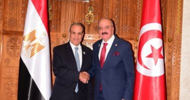 غلاف وزير الخارجية يلتقى نظيره التونسى خلال اجتماع آلية دول الجوار الثلاثية بشأن ليبيا