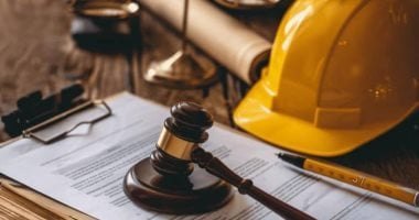 ضوابط وشروط السفر للعمل بالخارج وفقاً لقانون العمل الجديد