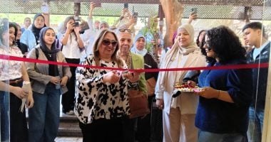 إبداع طلاب تربية فنية جامعة العاصمة يحول المشاعر للوحات بمعرض أنا ومن يسكنني