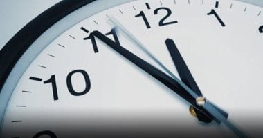 أوروبا تغير الساعة.. إسبانيا تتأخر عن مصر بساعة واحدة