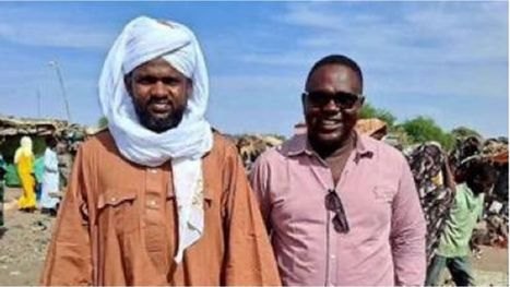 جدل واسع بعد ظهور قيادي في حزب الأمة السوداني بزي "الكدمول"