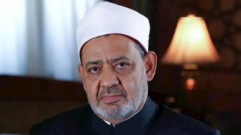 غلاف شيخ الأزهر يُجدد إدانته الشديدة لاستهداف الحوثيين مكة المكرمة والمدينة المنورة
