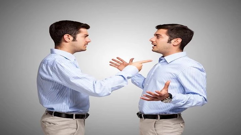 لماذا نتحدث مع أنفسنا ونكرر الحوارات في أذهاننا؟.. علم النفس يفسر
