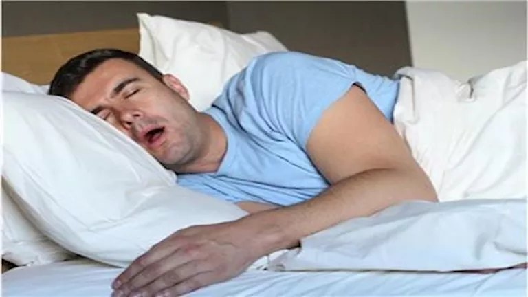 7 أسباب وراء سيلان اللعاب على الوسادة أثناء النوم